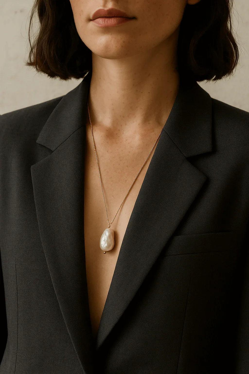 Collier long Léane et sa perle baroque