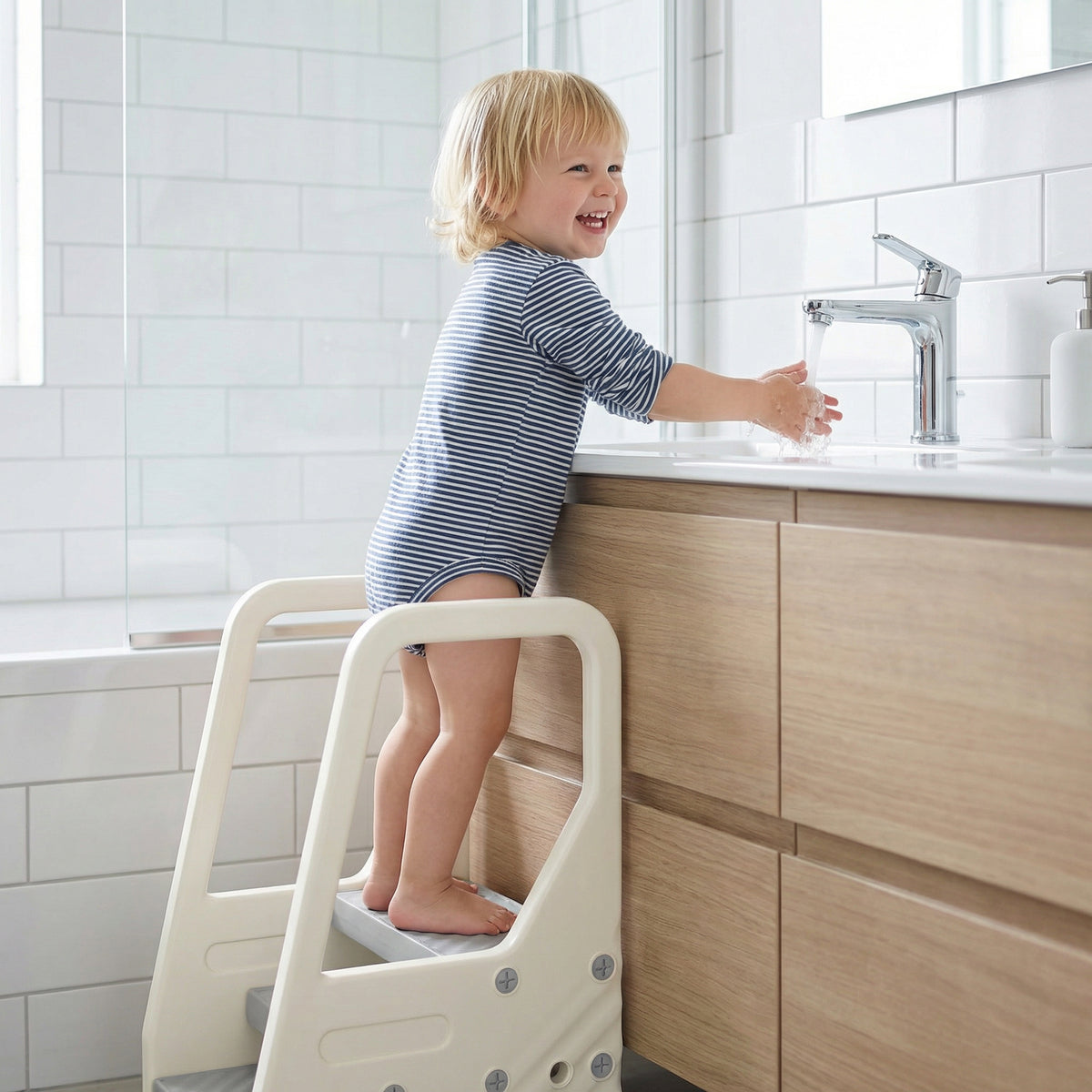 Marchepied enfant escabeau 3 marches pour enfants hauteurs réglables de 3 à 2 marches 43 x 42 x 65,5 cm gris