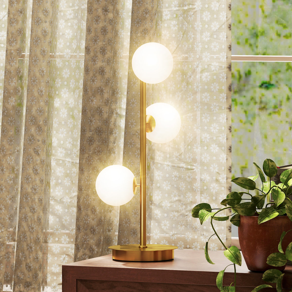 Lampe de chevet avec 3 abat-jours globe, lampe de table moderne avec base en acier et douilles G9, 53H cm, ton laiton