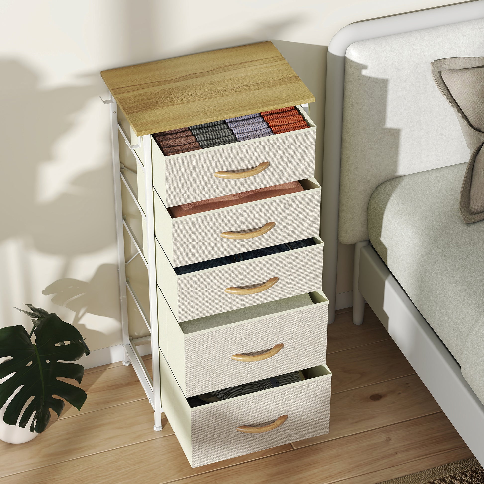 Commode 5 tiroirs en tissu, meuble de rangement avec 4 poches, 2 crochets, structure en acier, 45 x 30 x 94,5 cm, beige