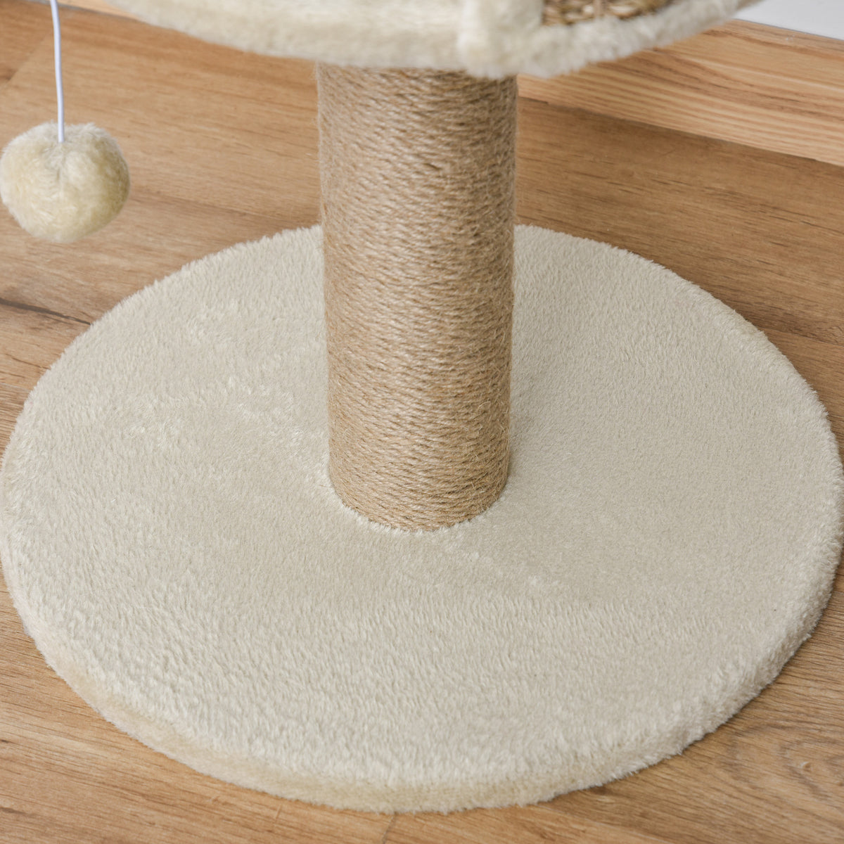 Arbre à chat arbre à grimper grattoir design jeu pompon suspendu + plateforme peluche 40 x 40 x 49 cm sisal beige