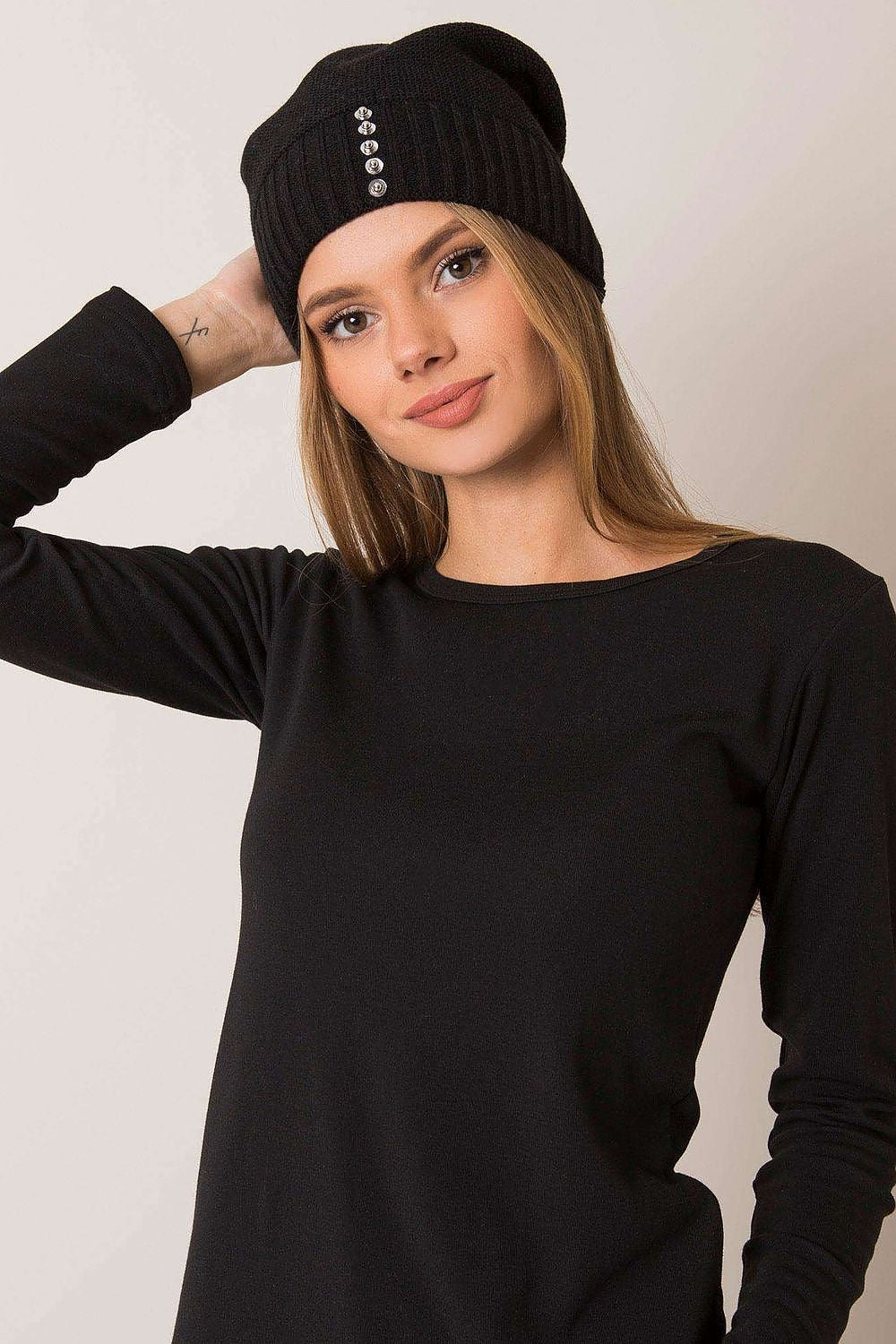 Bonnet model 187433 Rue Paris
