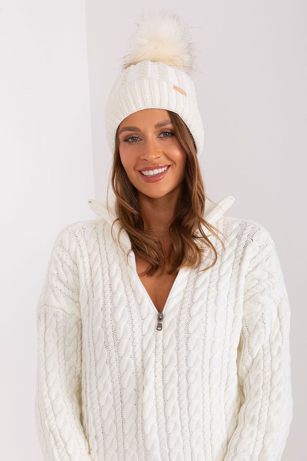 Bonnet model 187438 Rue Paris