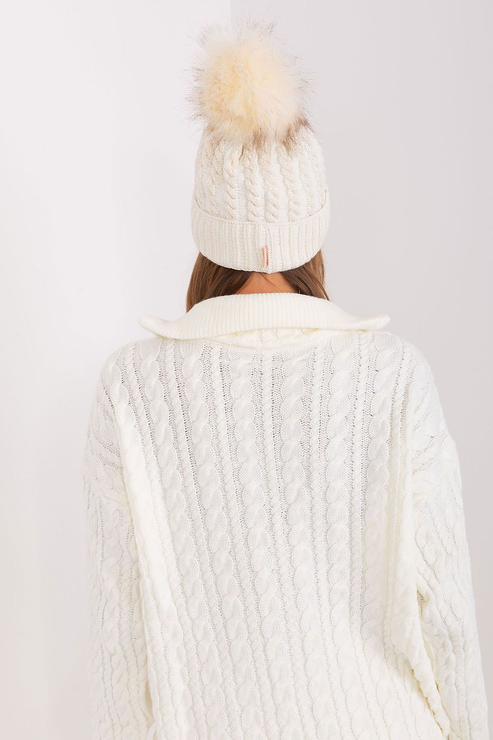 Bonnet model 187438 Rue Paris