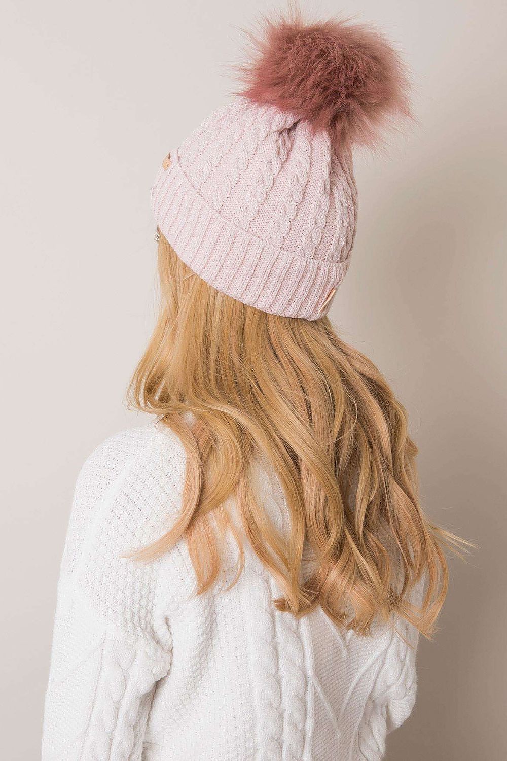 Bonnet model 187438 Rue Paris