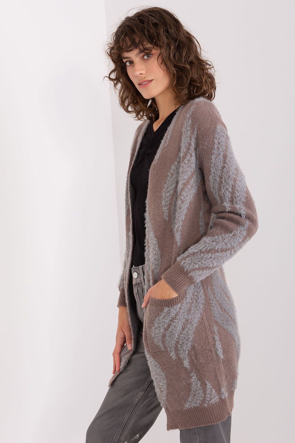 Cardigan model 188277 AT