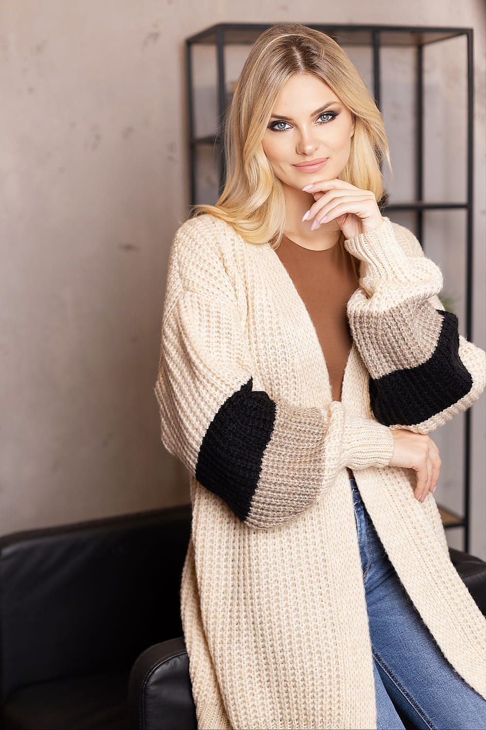 Cardigan model 188772 PeeKaBoo