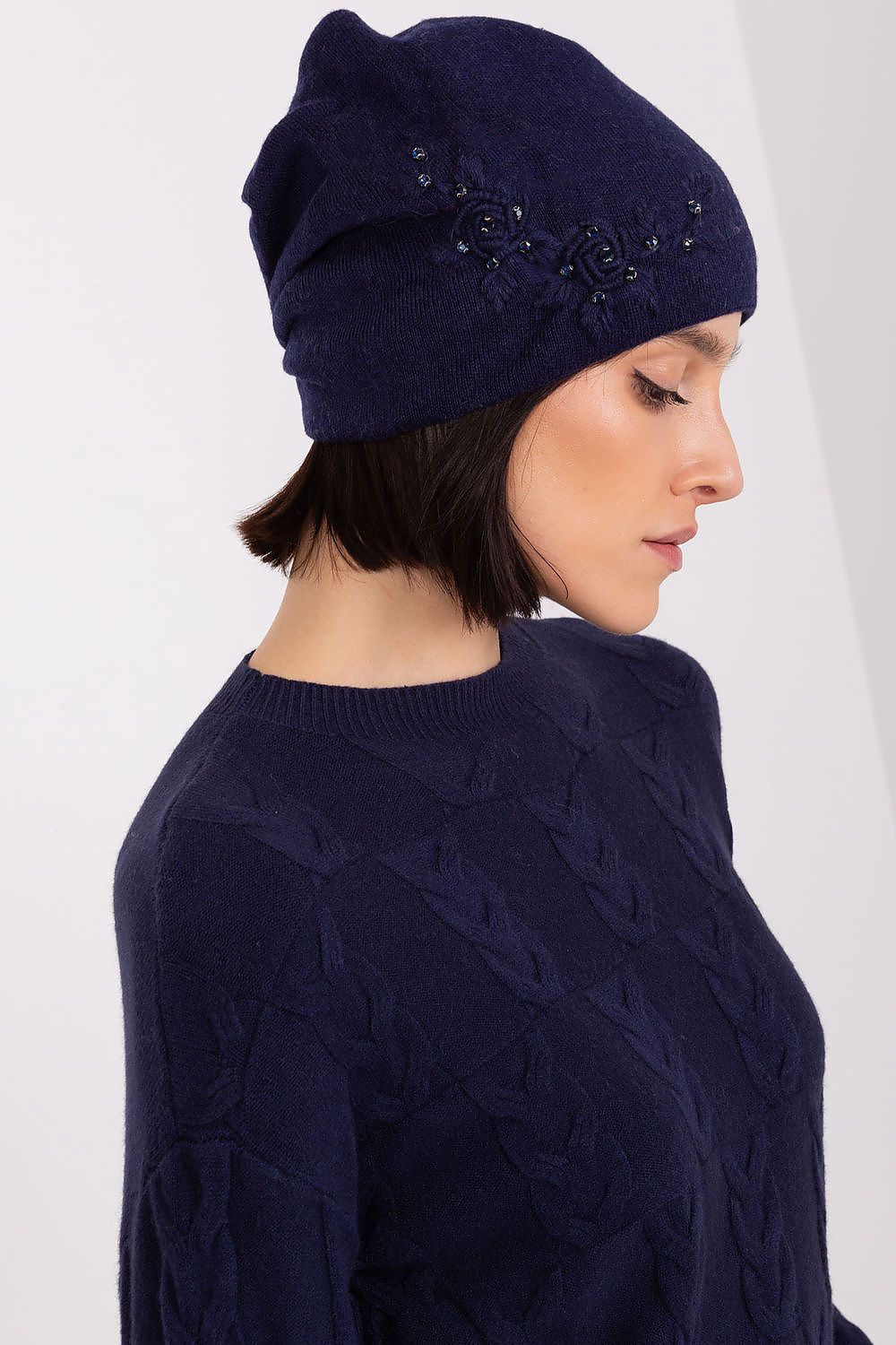 Bonnet model 187551 AT