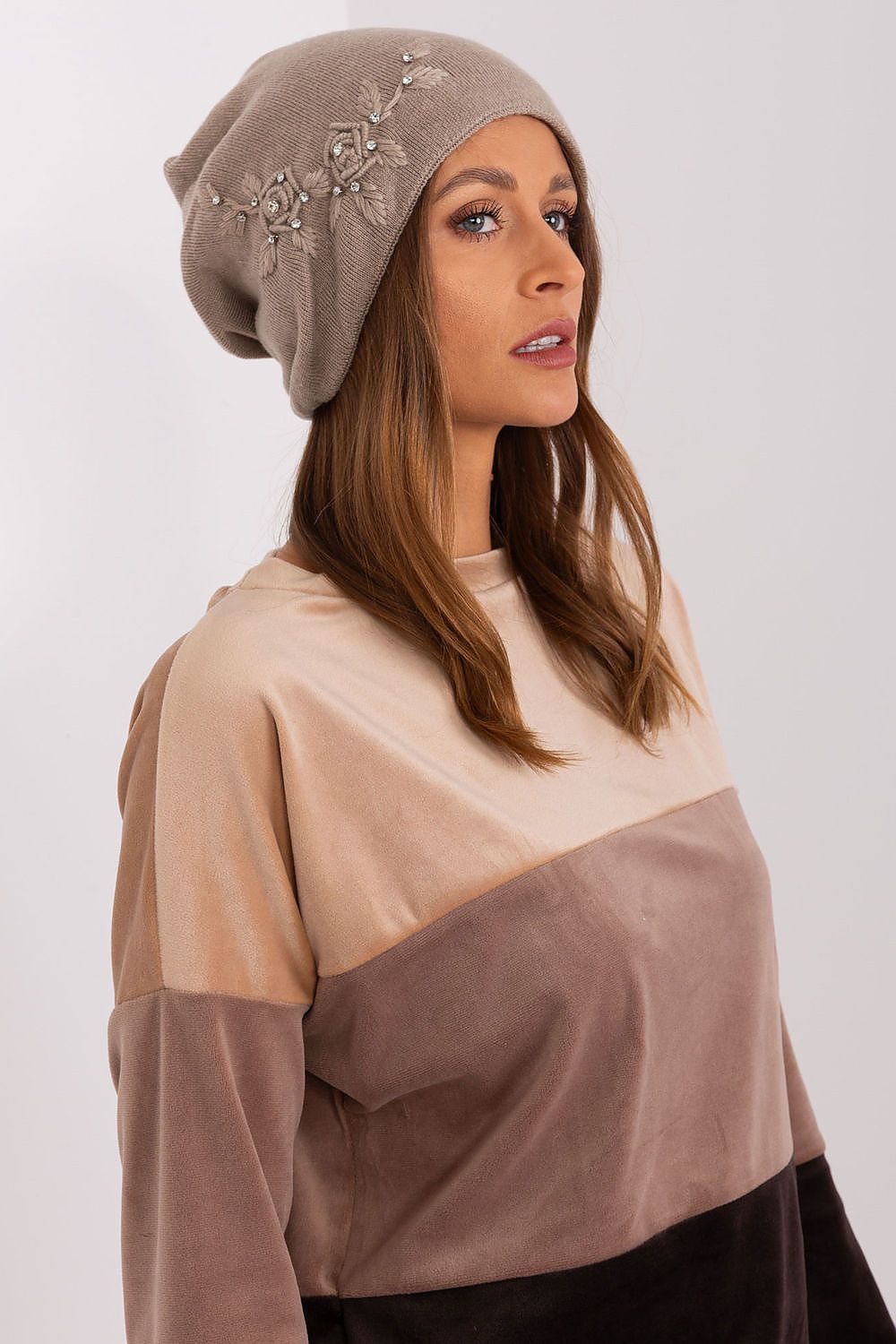 Bonnet model 187551 AT