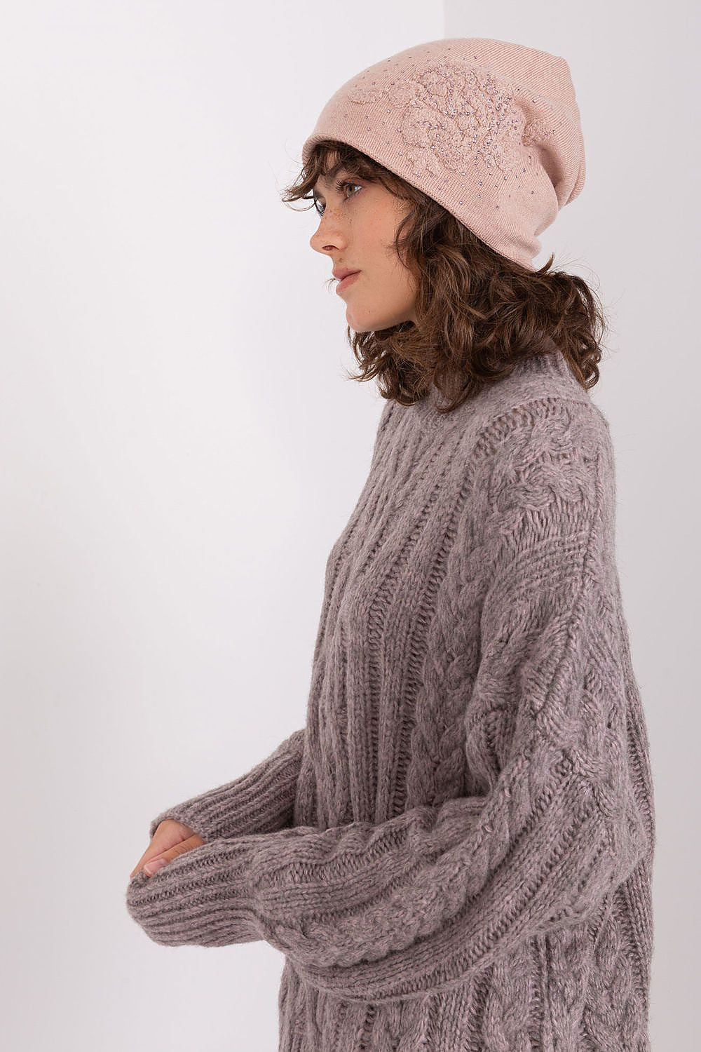 Bonnet model 190591 AT