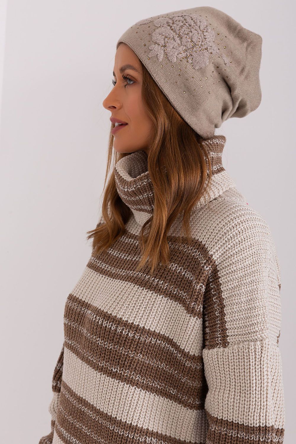 Bonnet model 190591 AT