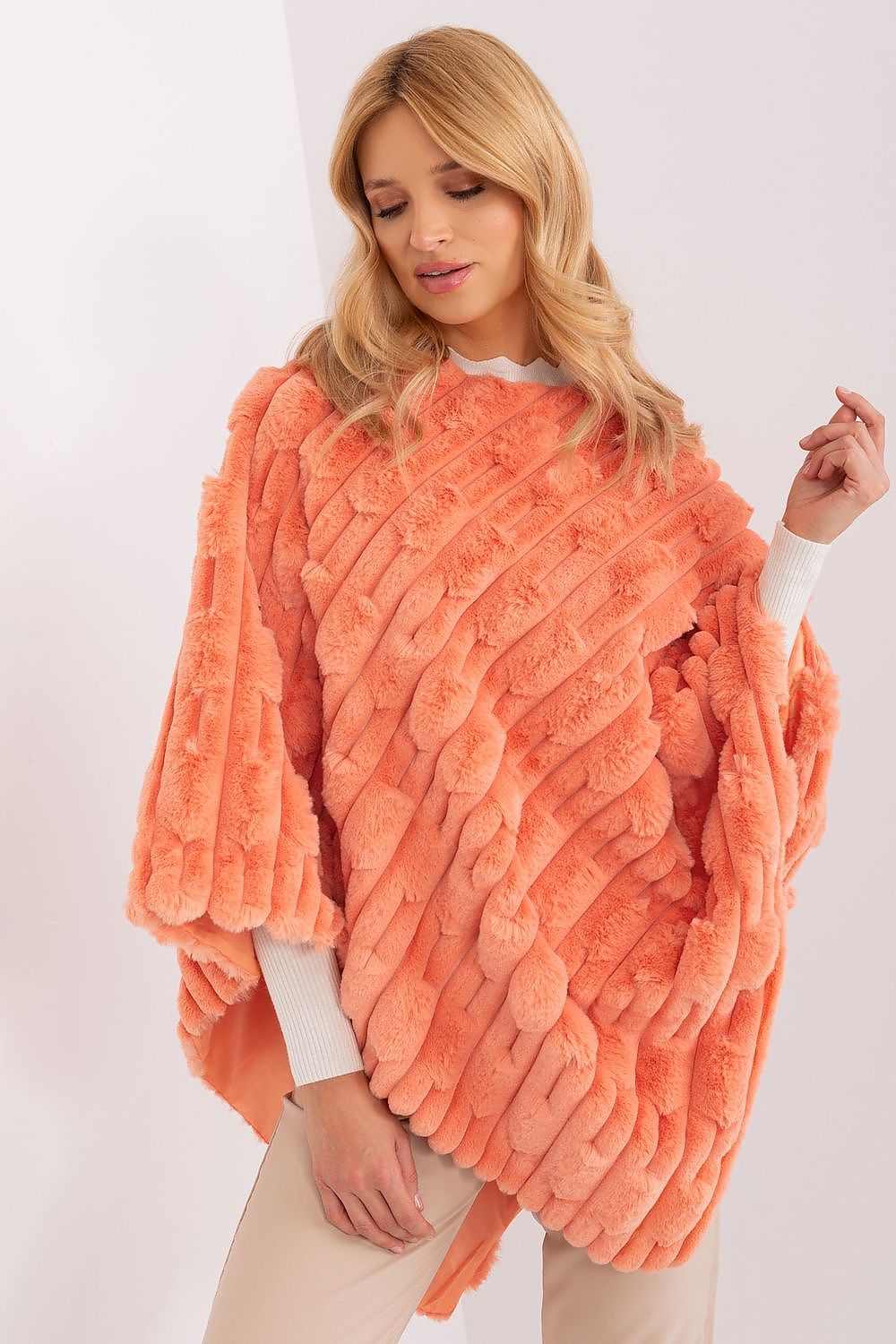 Poncho model 190856 AT