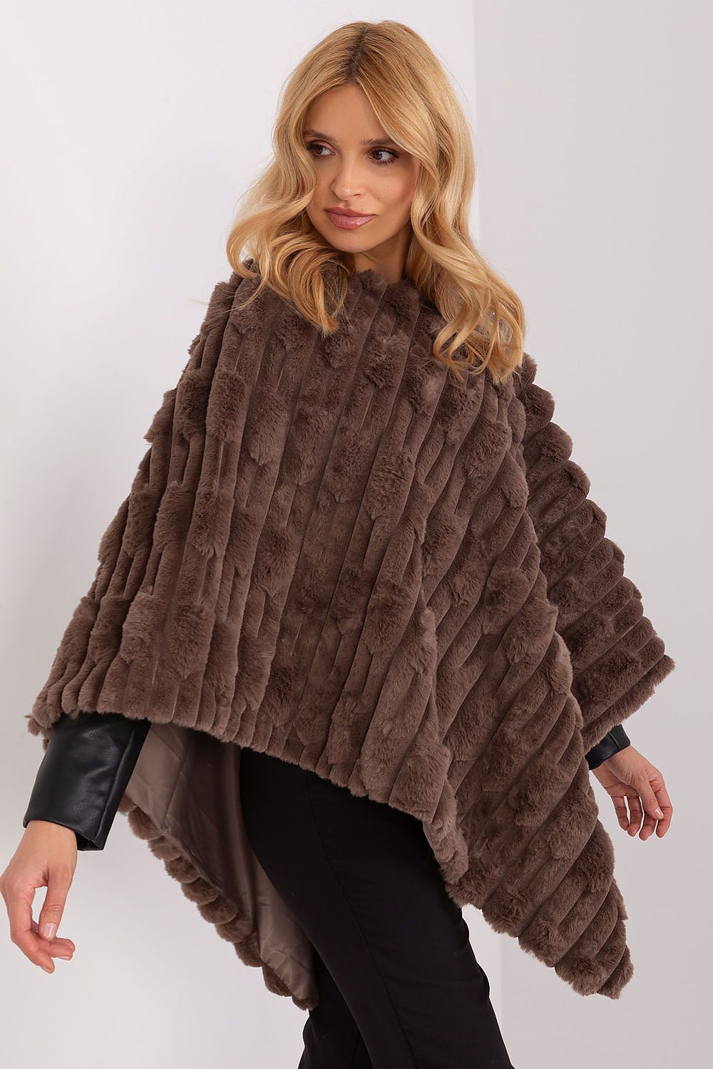 Poncho model 190856 AT