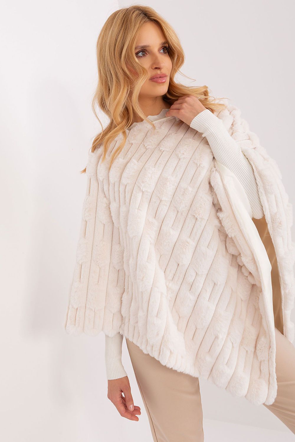 Poncho model 190856 AT