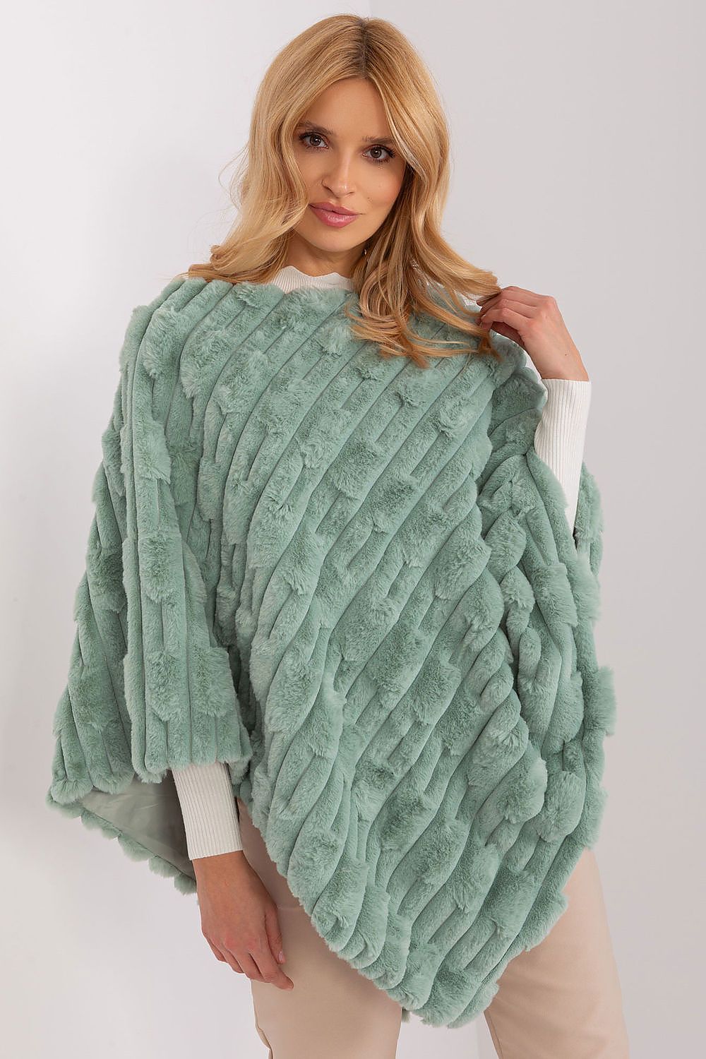 Poncho model 190856 AT