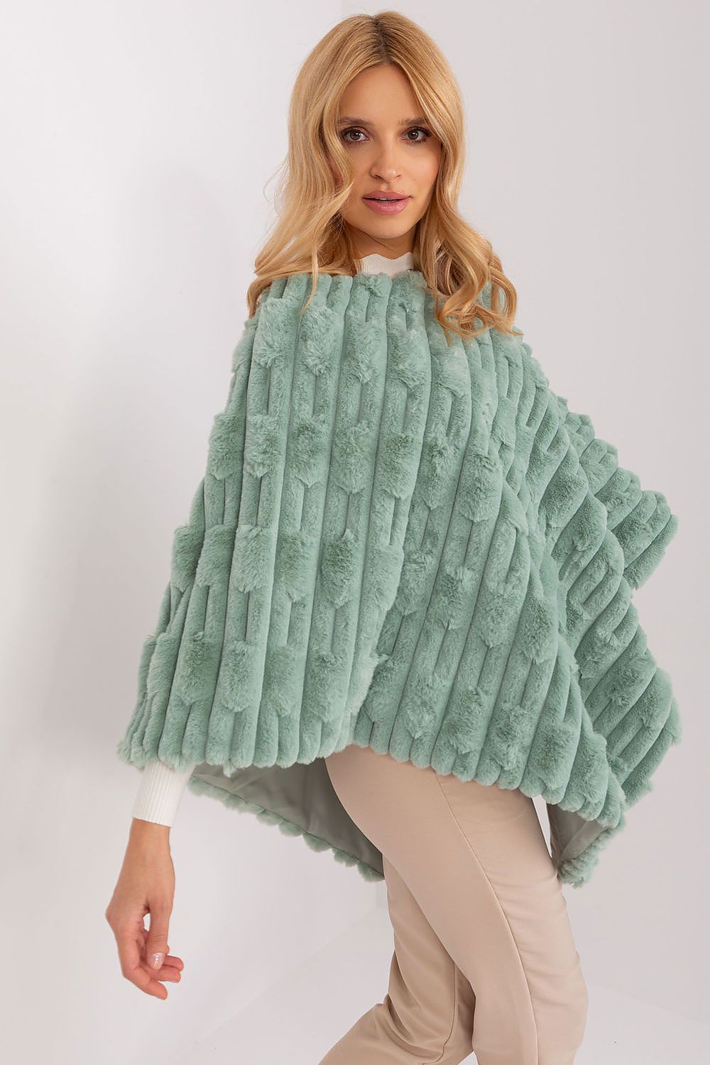 Poncho model 190856 AT