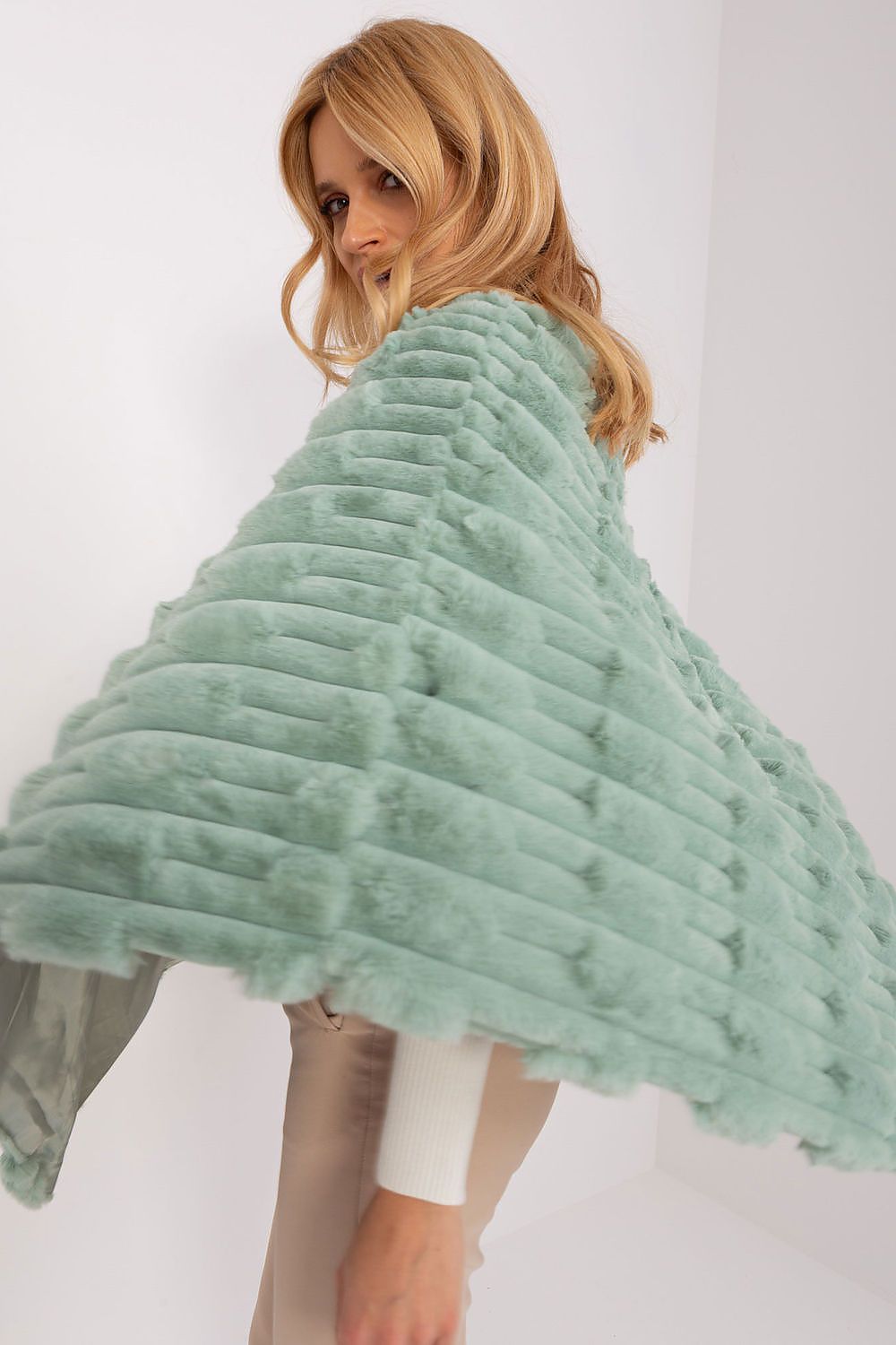 Poncho model 190856 AT