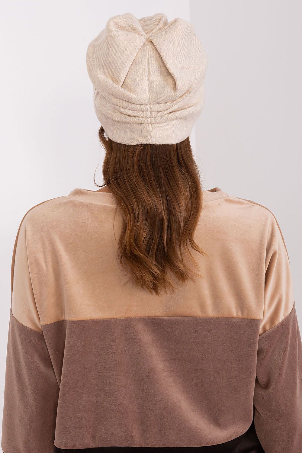 Bonnet model 190591 AT