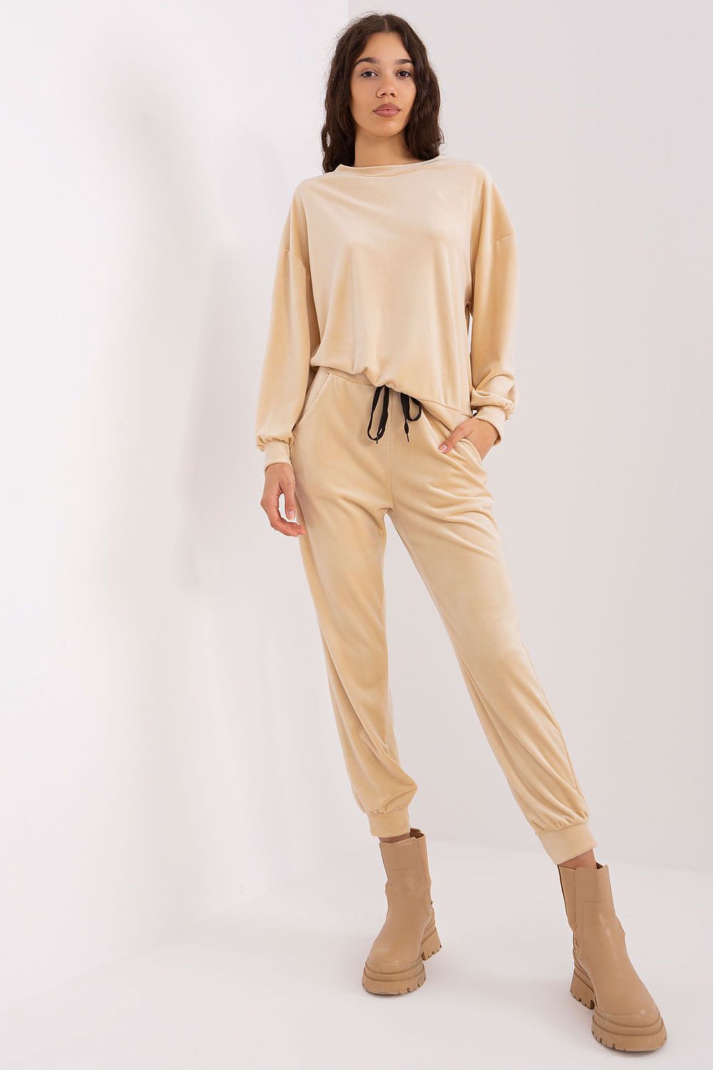 L`ensemble model 191738 Italy Moda