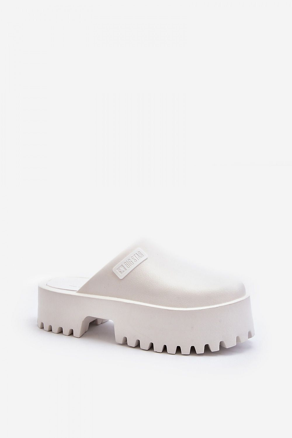 Clacquettes model 194119 Step in style