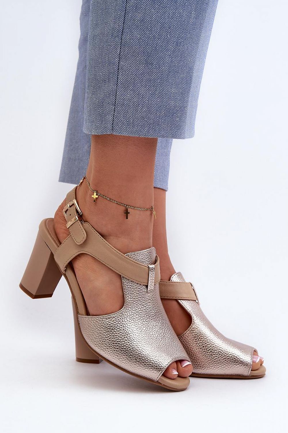 Clacquettes model 196230 Step in style