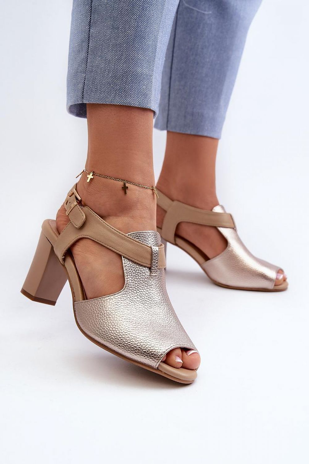 Clacquettes model 196230 Step in style