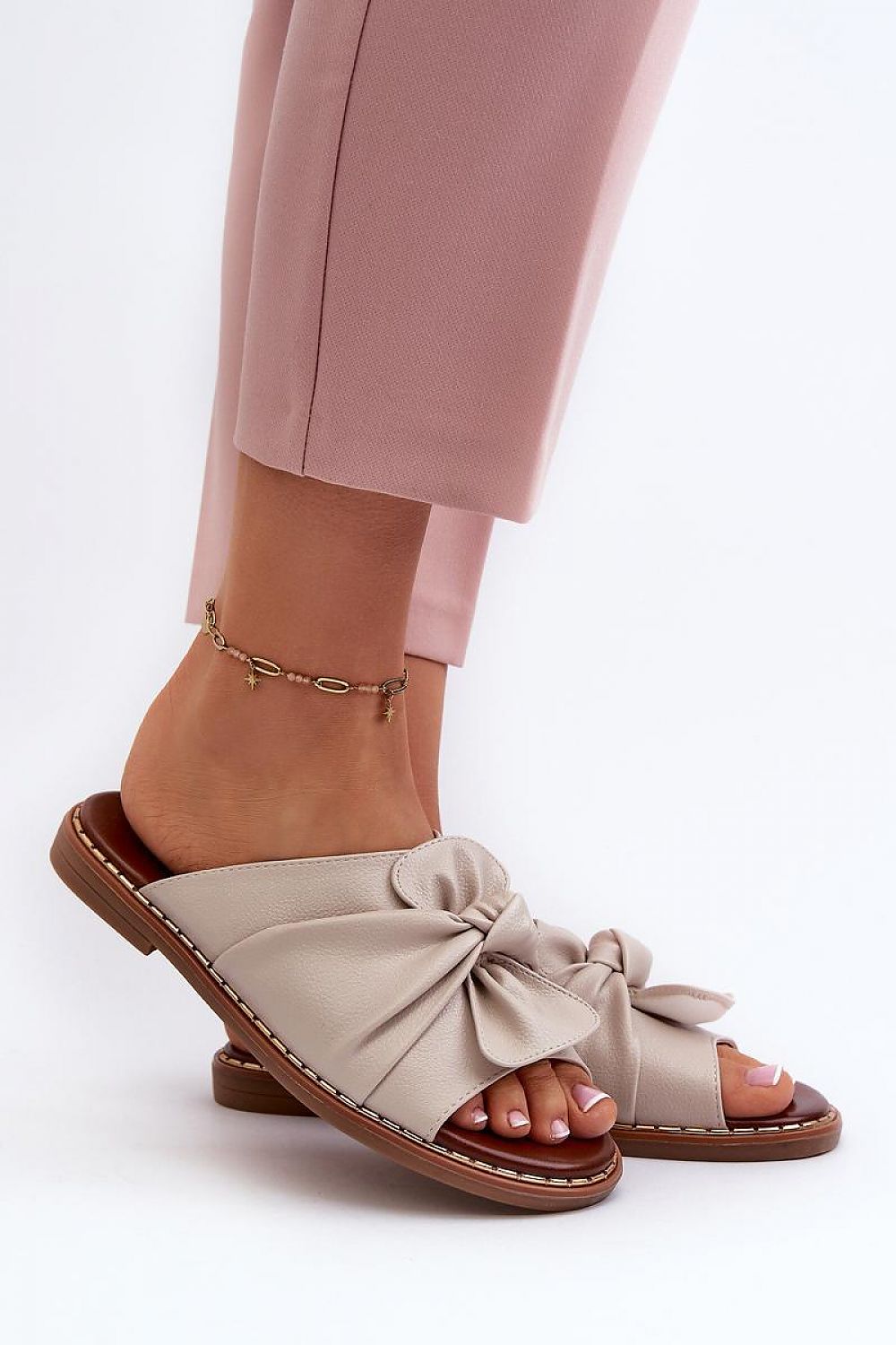 Clacquettes model 196425 Step in style