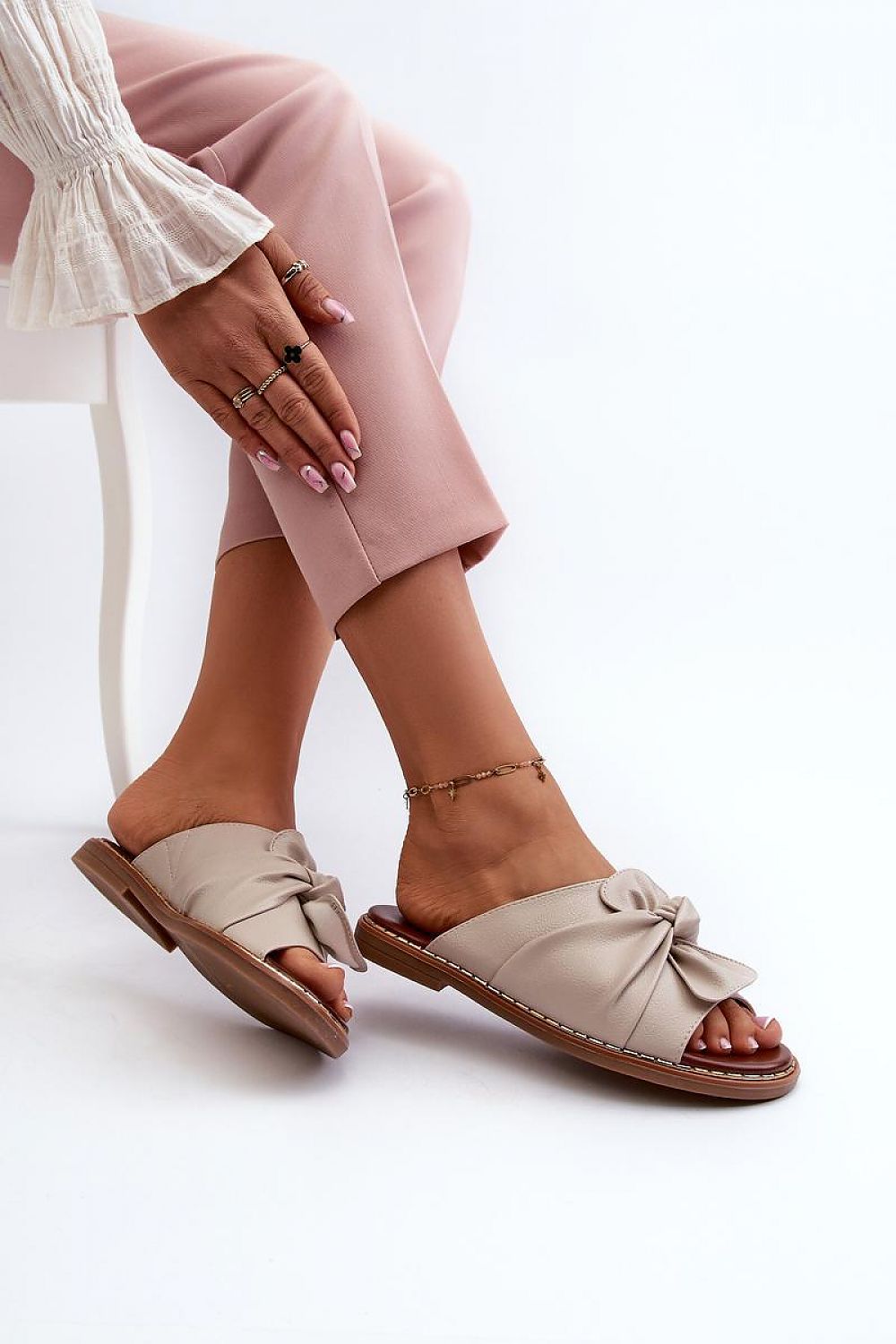 Clacquettes model 196425 Step in style