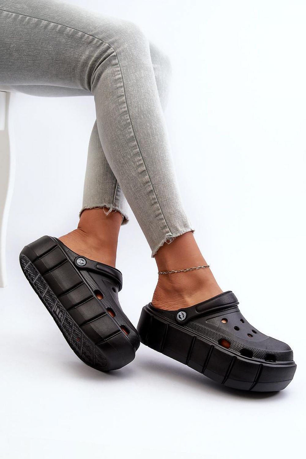 Clacquettes model 197243 Step in style