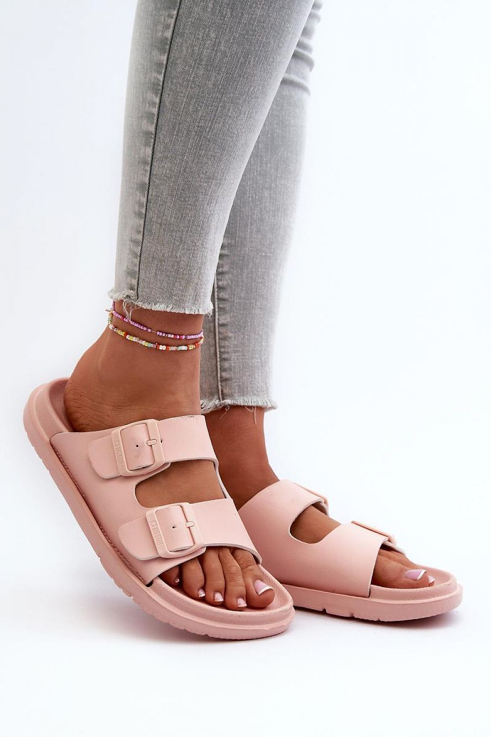  Clacquettes model 197414 Step in style 