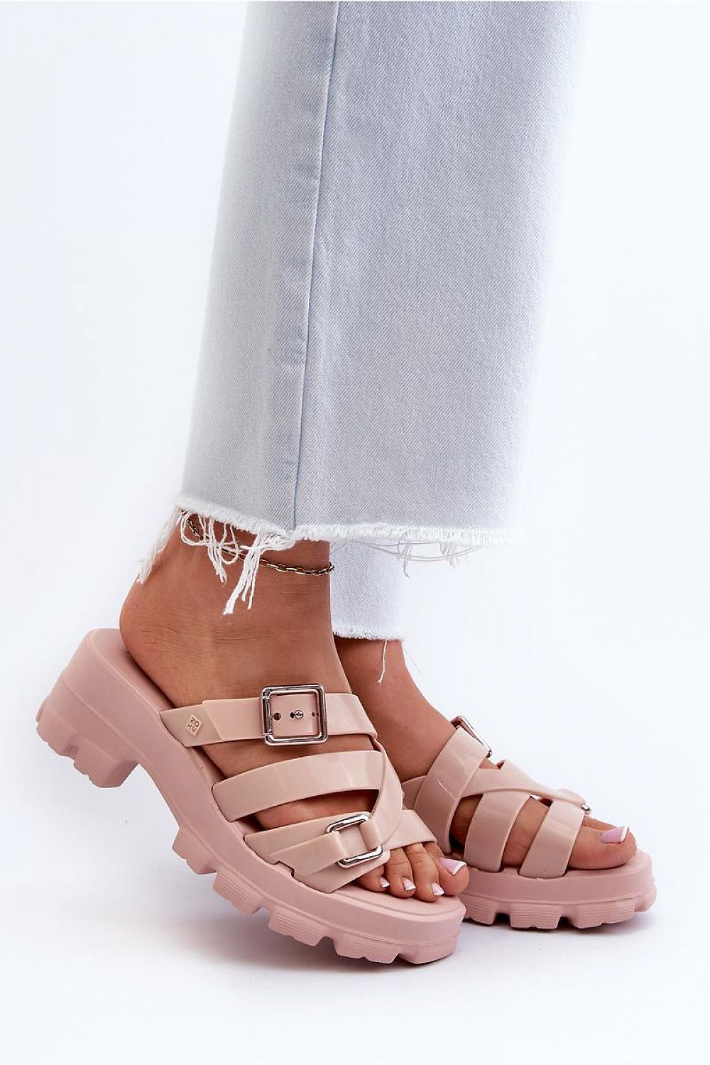  Clacquettes model 197667 Step in style 