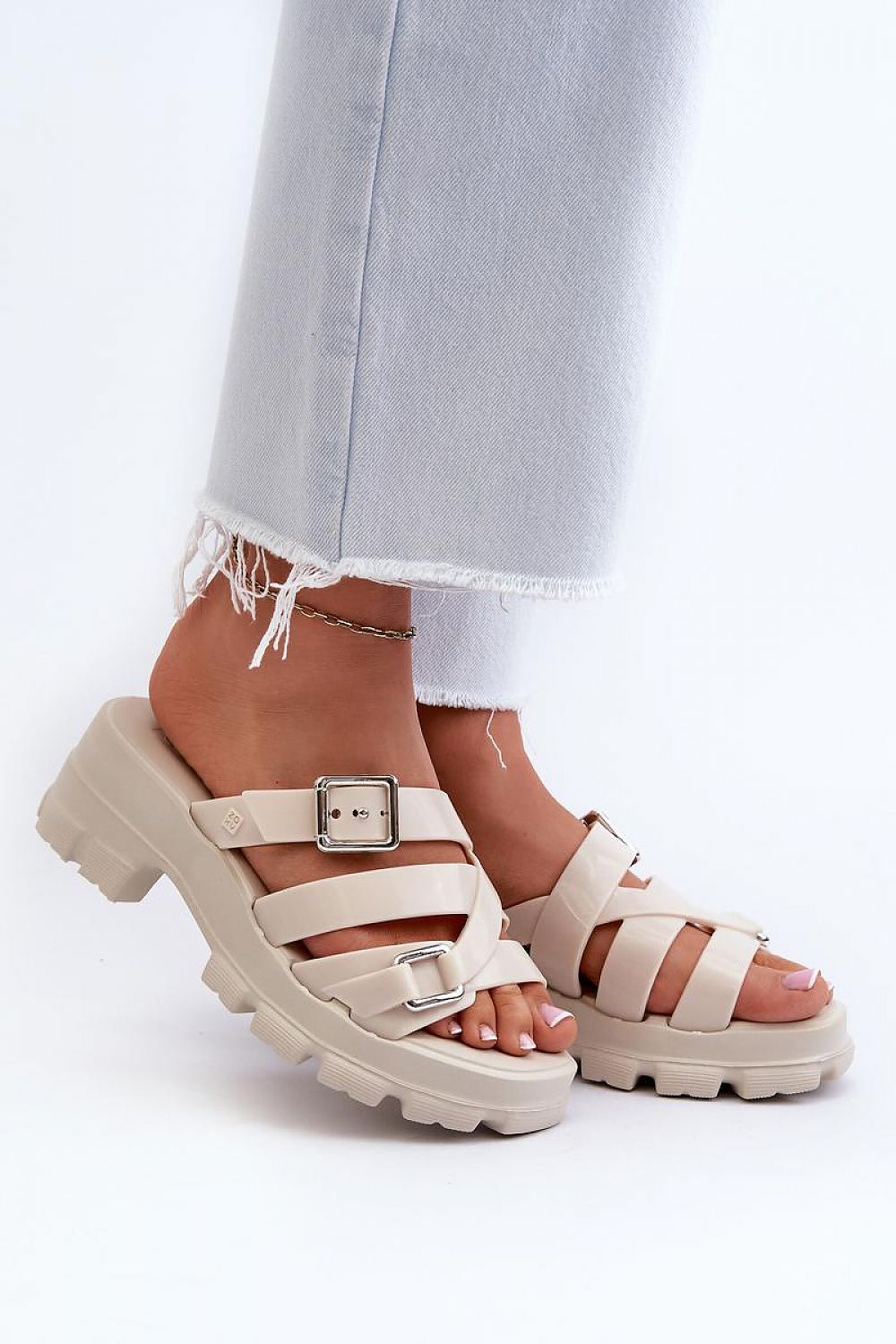 Clacquettes model 197667 Step in style