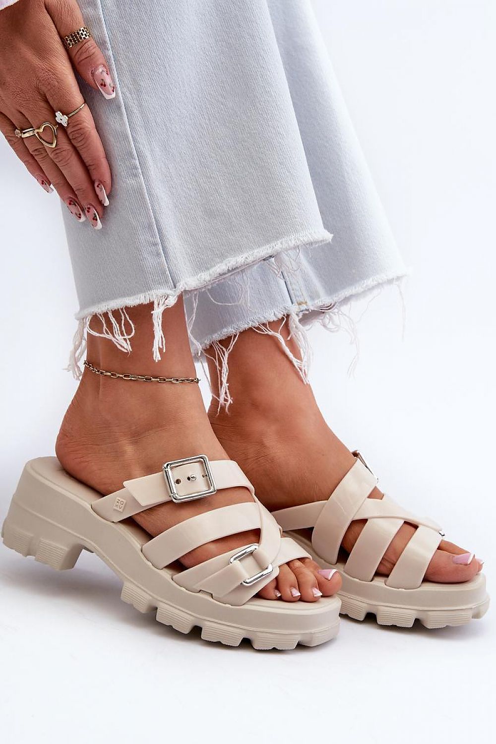 Clacquettes model 197667 Step in style