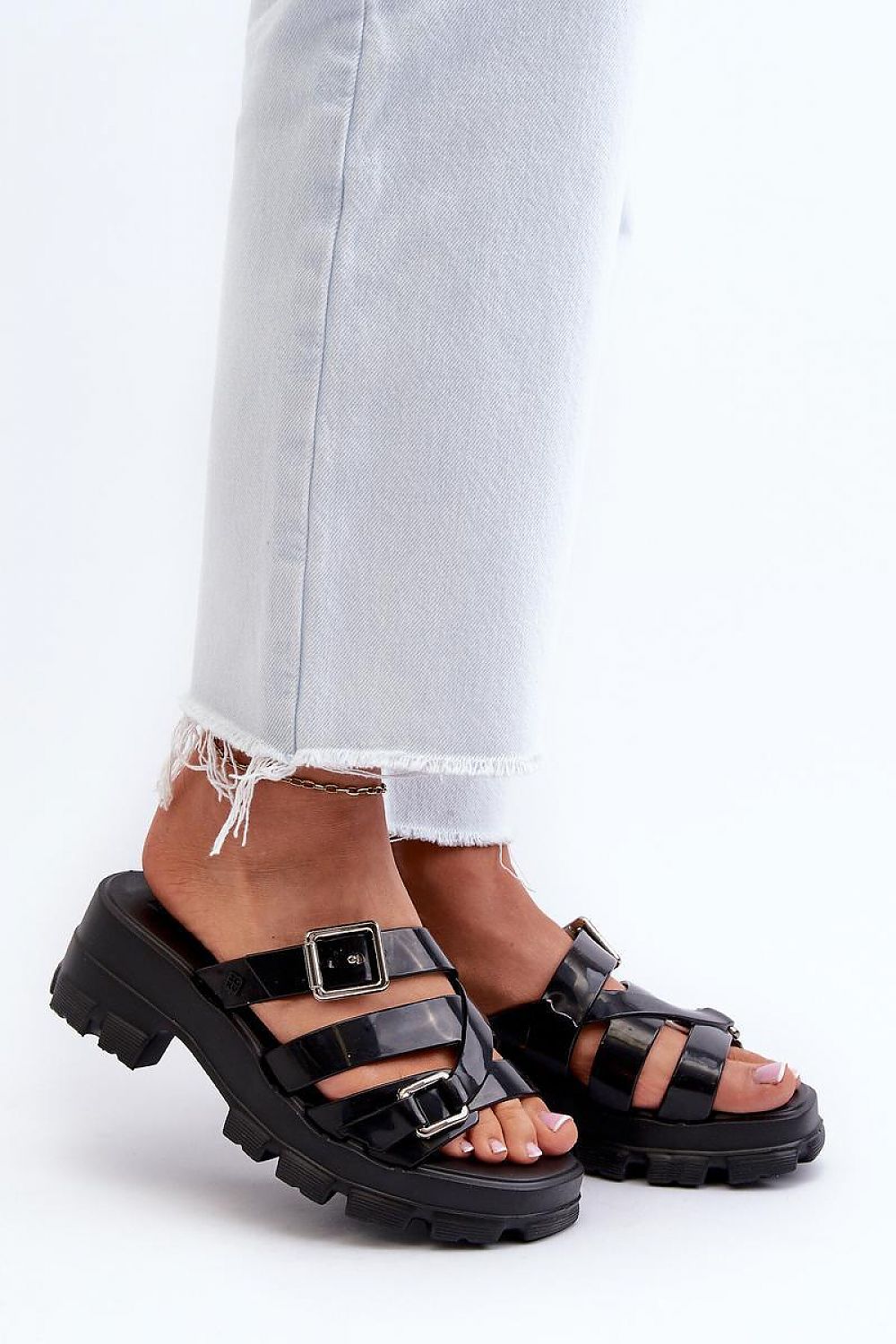 Clacquettes model 197667 Step in style