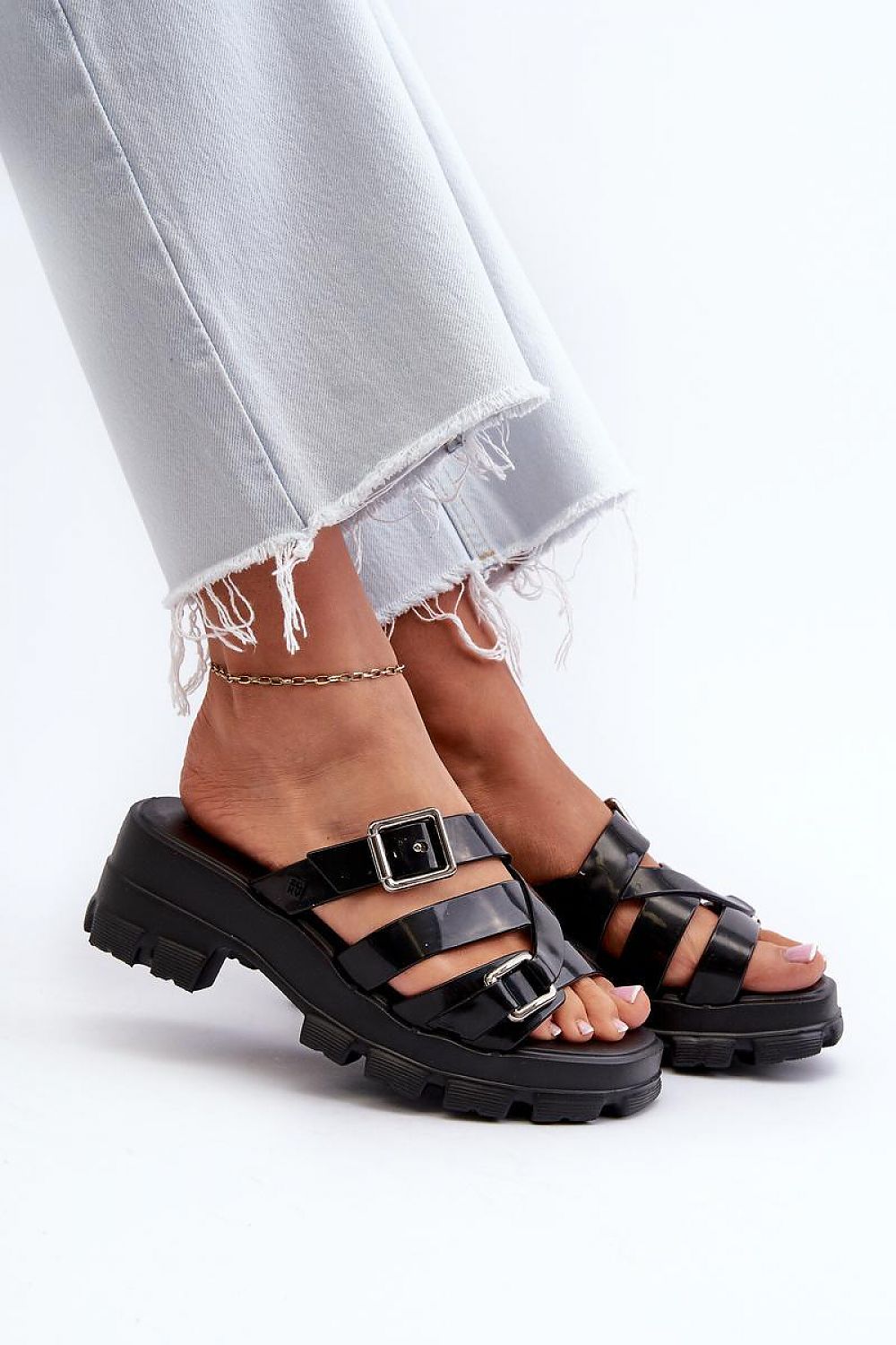 Clacquettes model 197667 Step in style