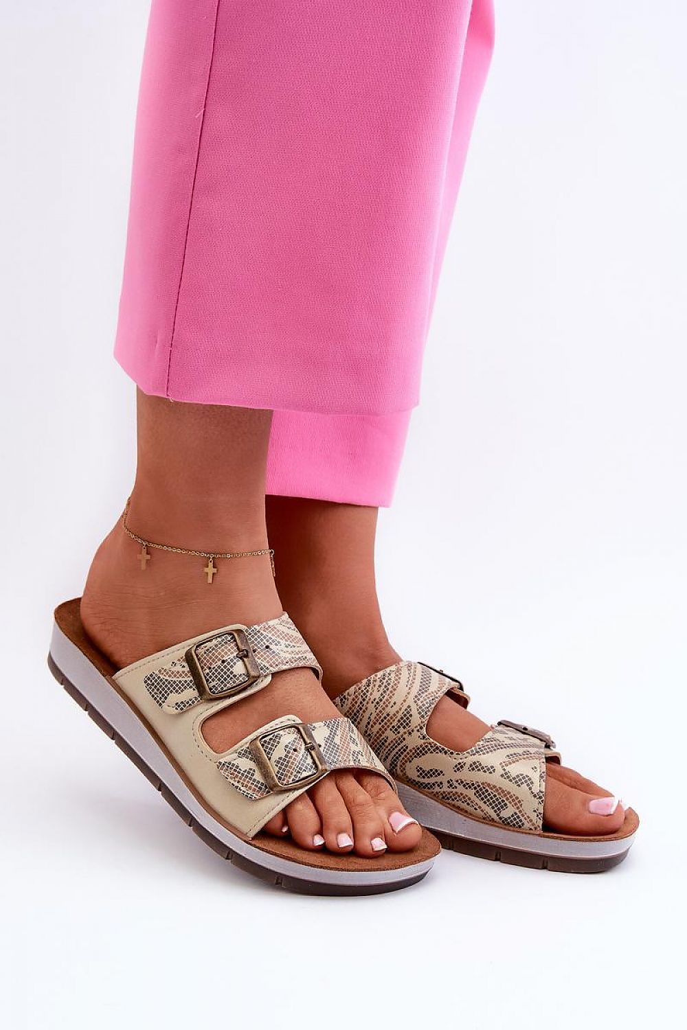 Clacquettes model 198163 Step in style