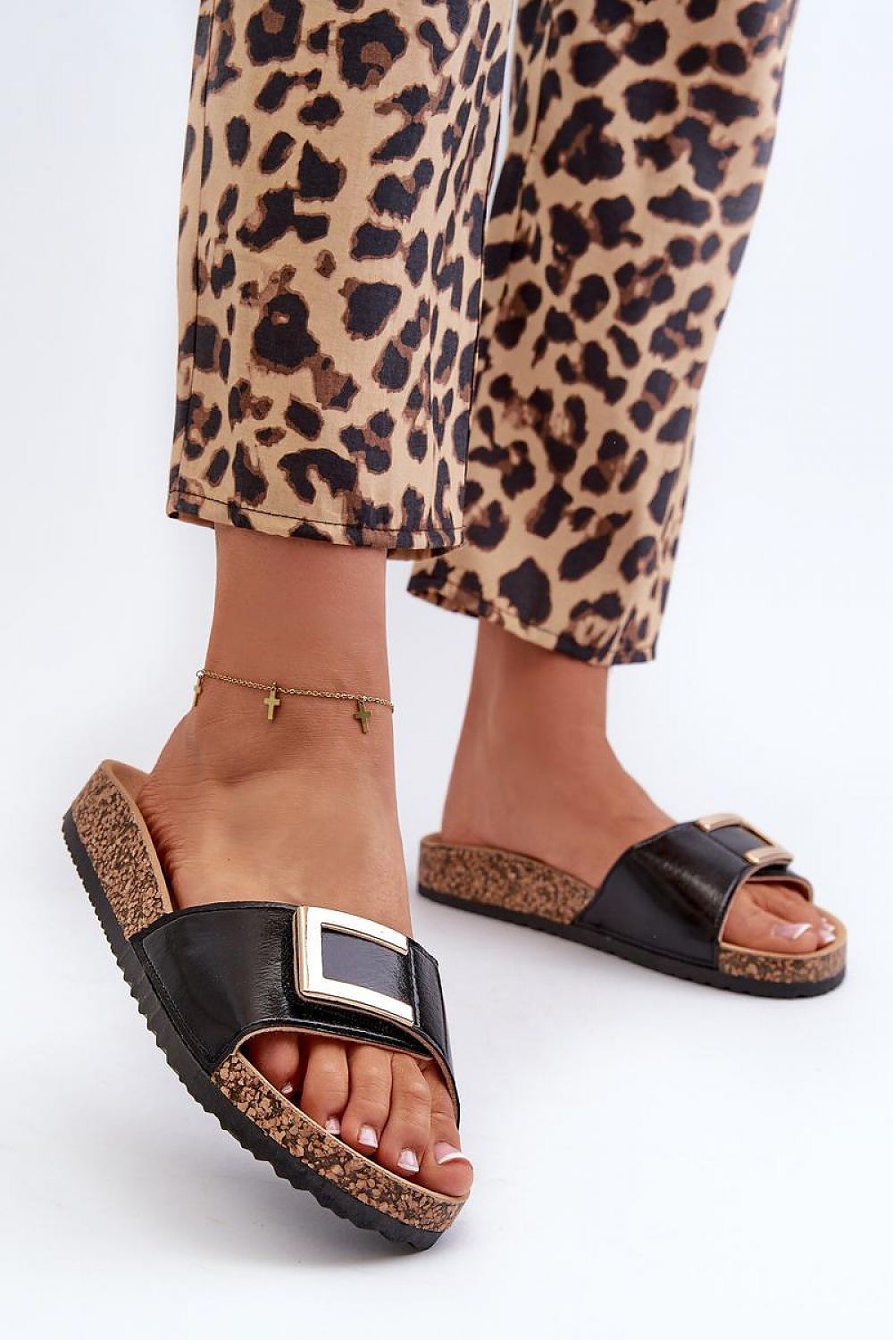 Clacquettes model 198188 Step in style