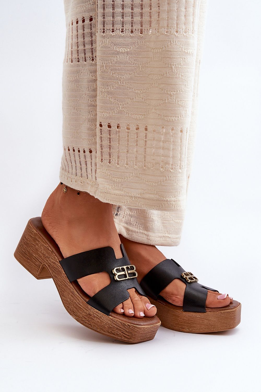 Clacquettes model 197658 Step in style