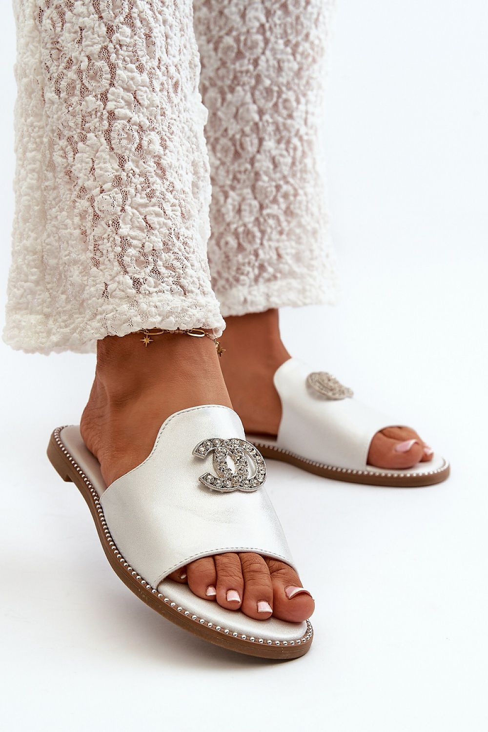 Clacquettes model 198142 Step in style