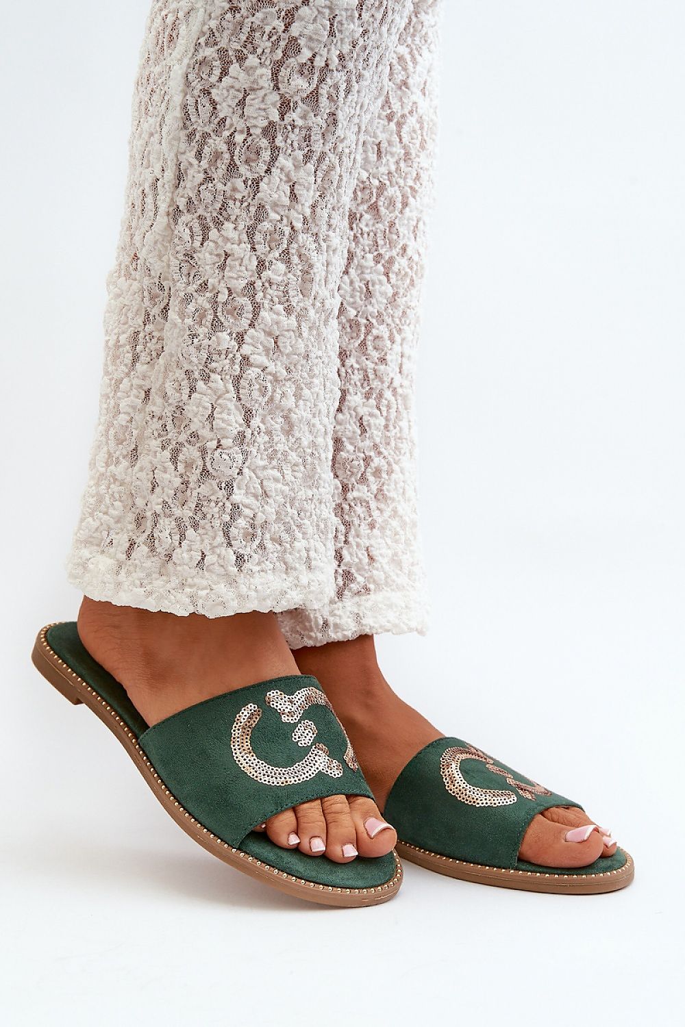 Clacquettes model 198615 Step in style
