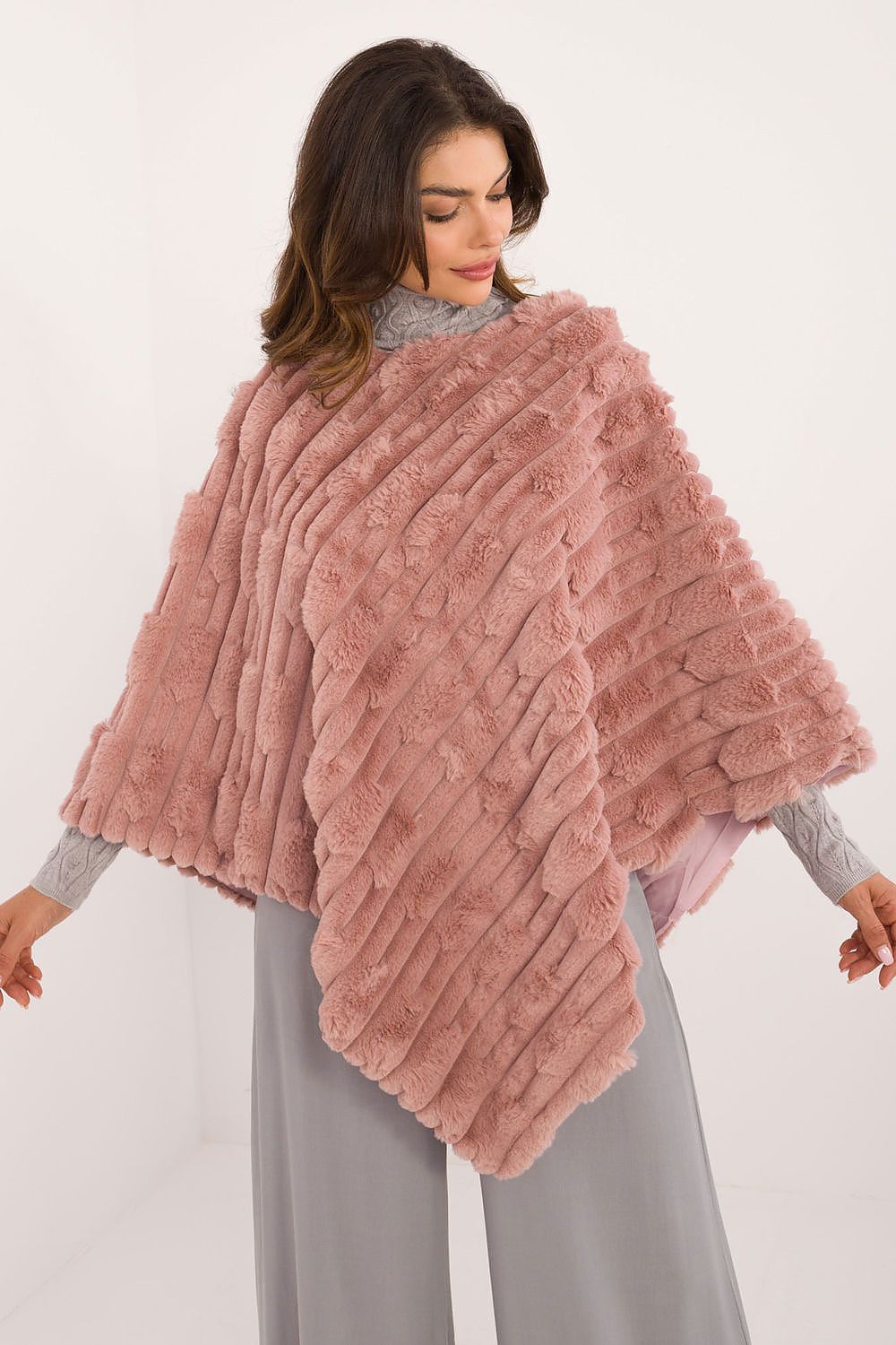 Poncho model 190856 AT
