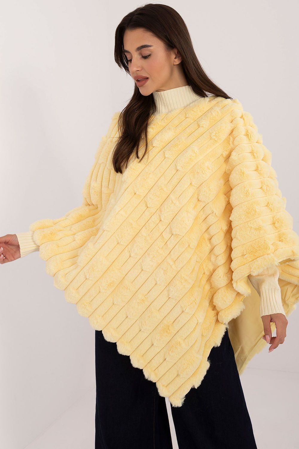 Poncho model 190856 AT