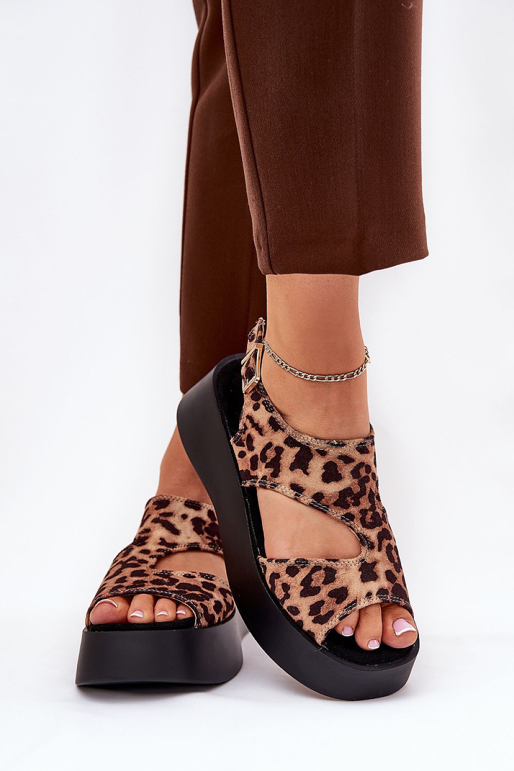 Cothurnes model 209901 Step in style