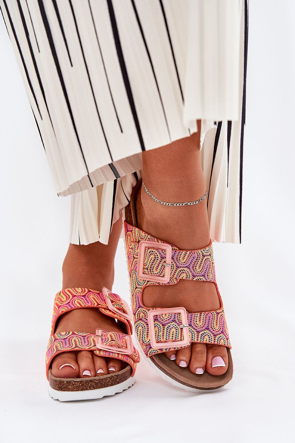 Clacquettes model 211960 Step in style