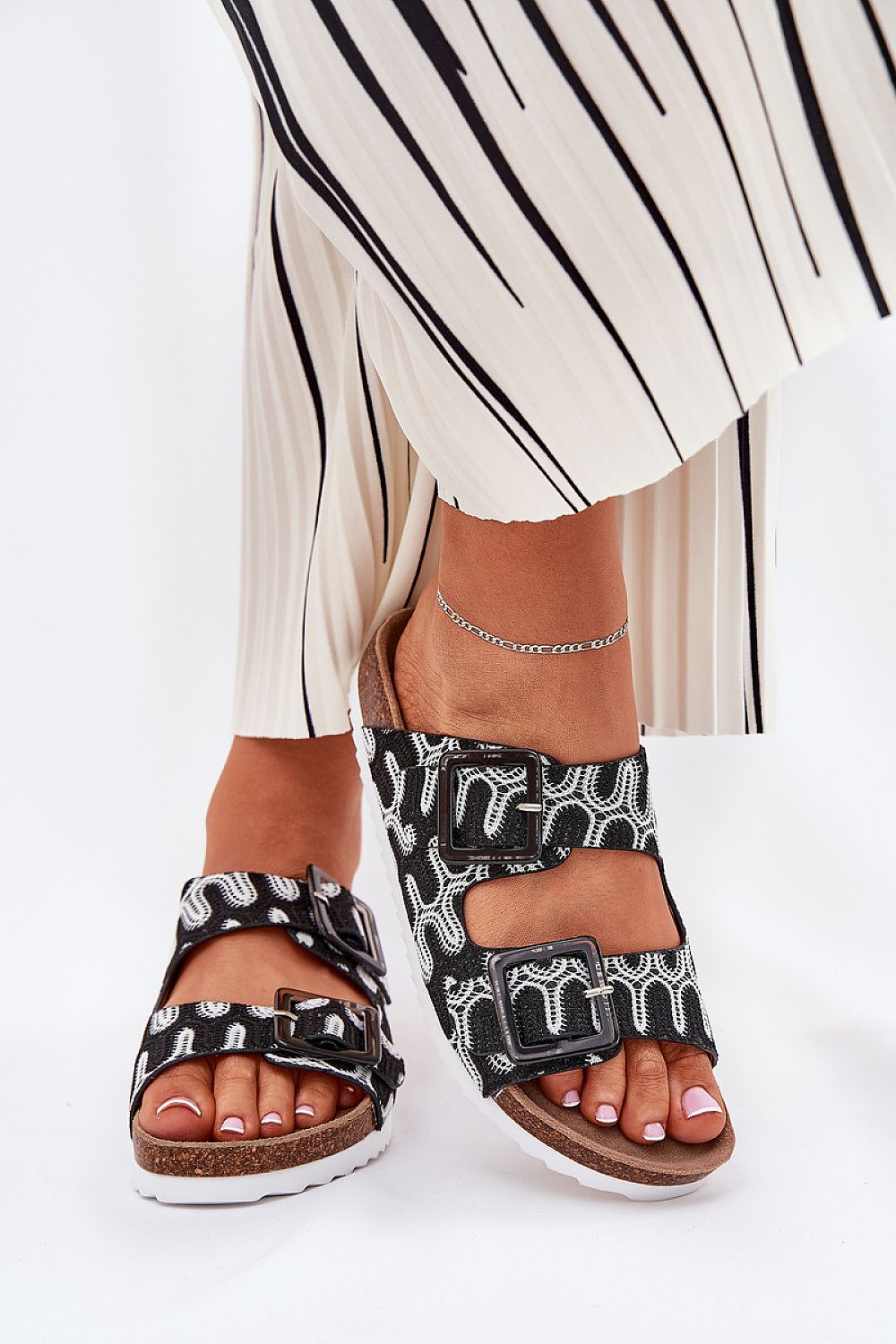 Clacquettes model 211960 Step in style
