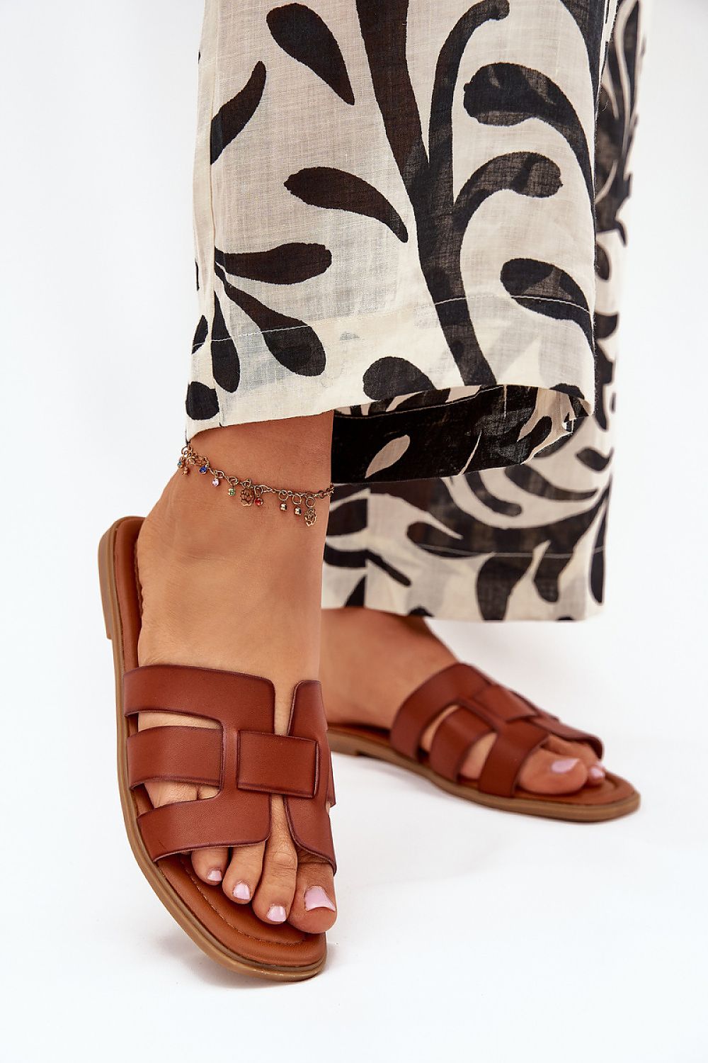 Clacquettes model 216114 Step in style