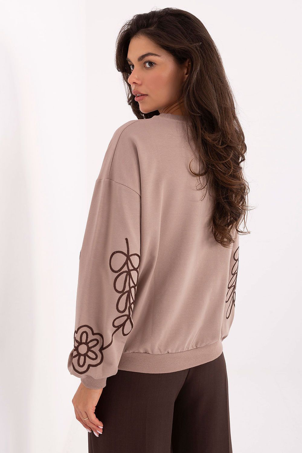 Sweatshirt model 218383 Relevance