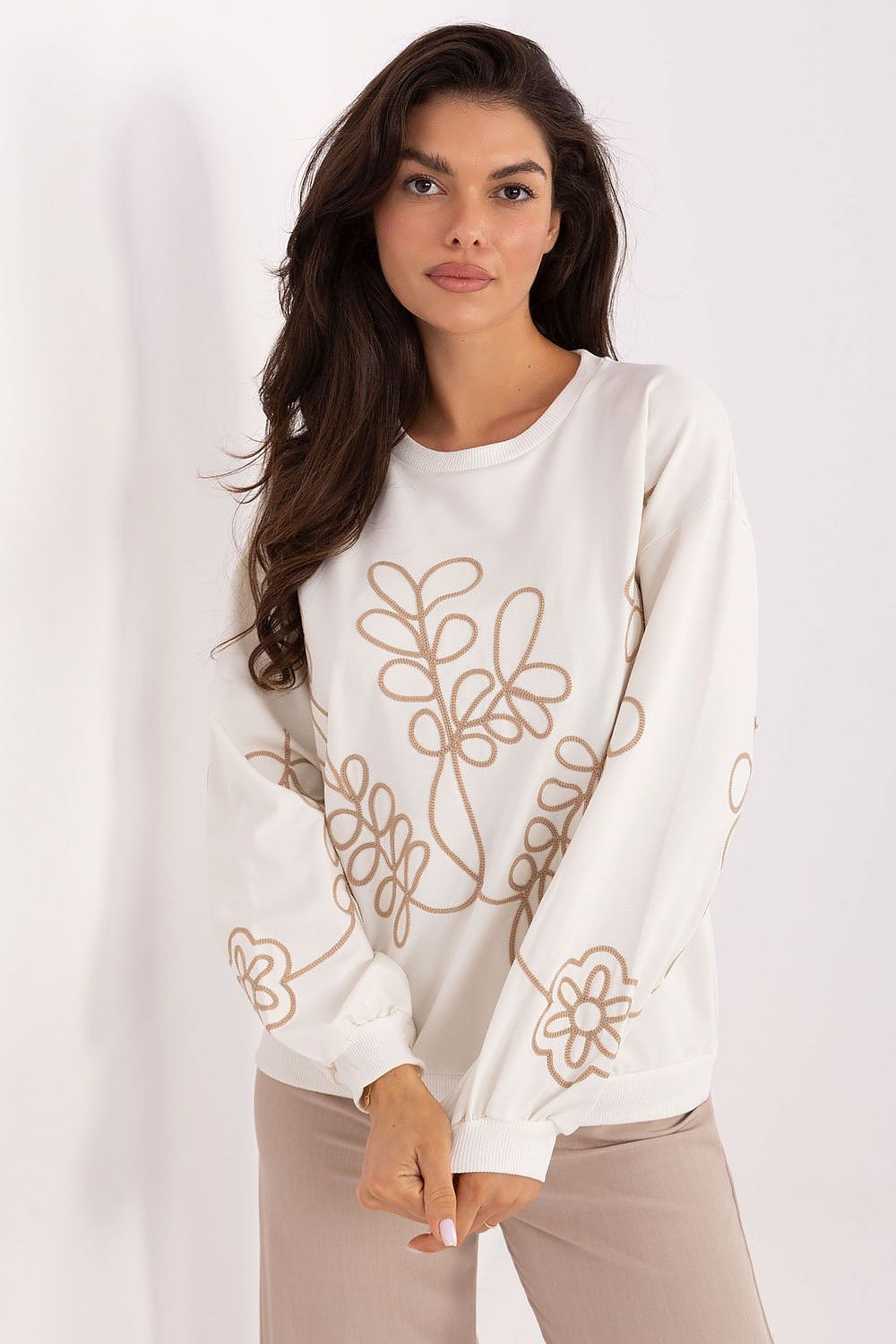 Sweatshirt model 218383 Relevance