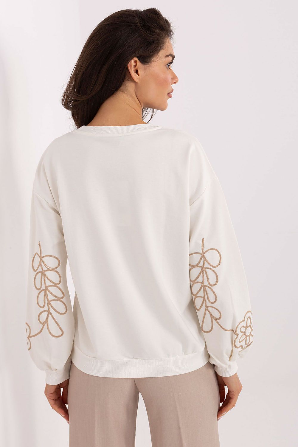 Sweatshirt model 218383 Relevance