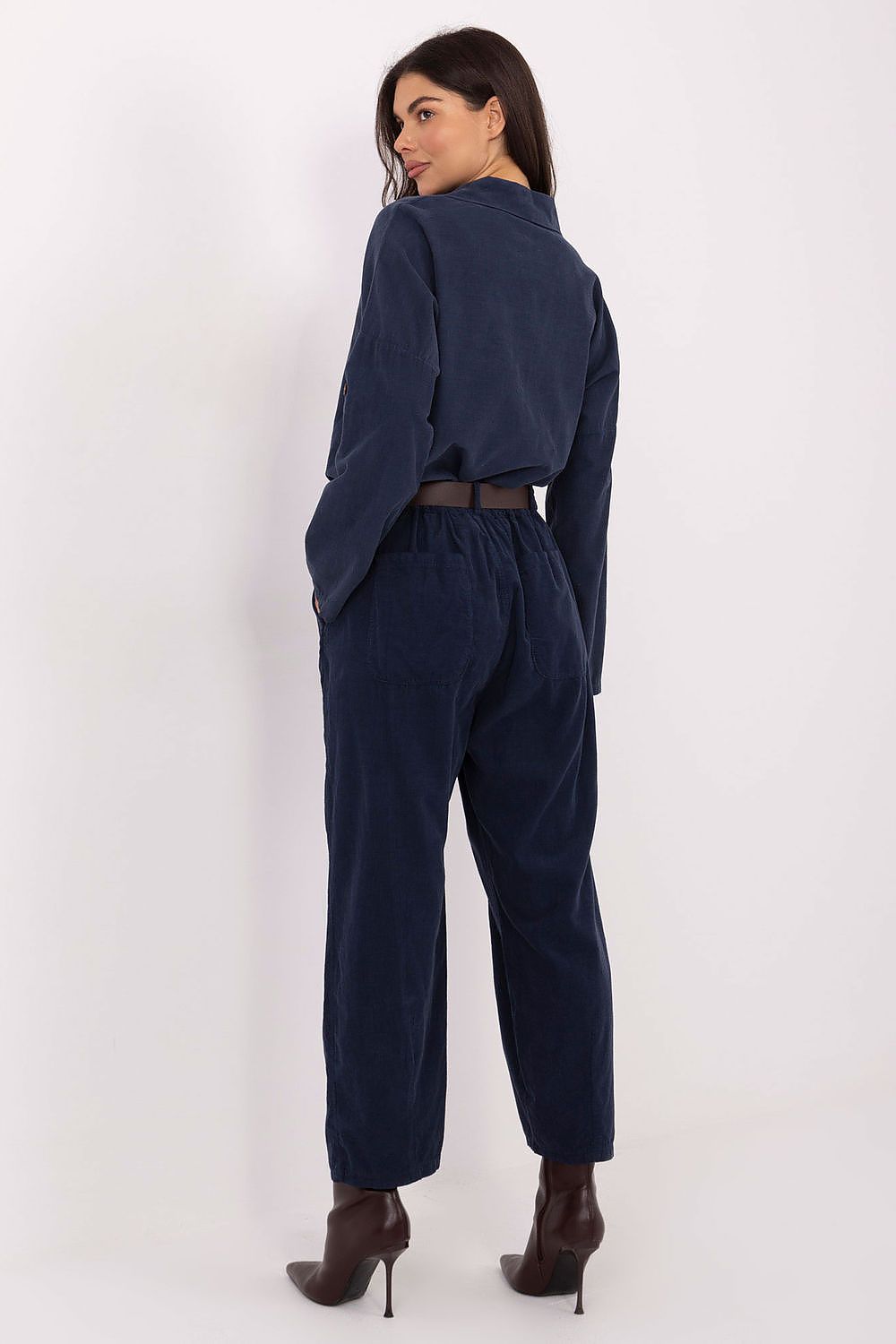 Pantalon en velours côtelé model 220815 Italy Moda